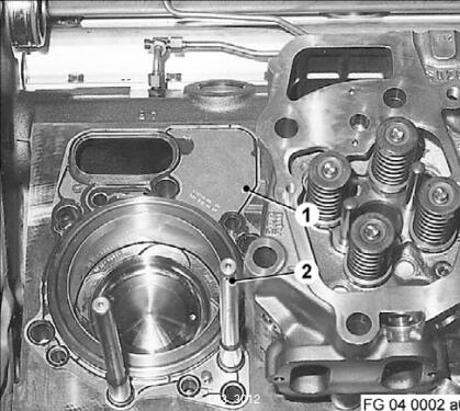 MTU 12-16V 4000 Engine Cylinder Head Removal & Installation Guide (6)