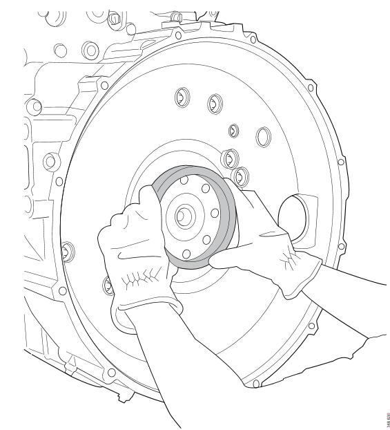 Scania C,K Series 7 Litre Engine Truck Rear Crankshaft Seal Removal Guide (4)